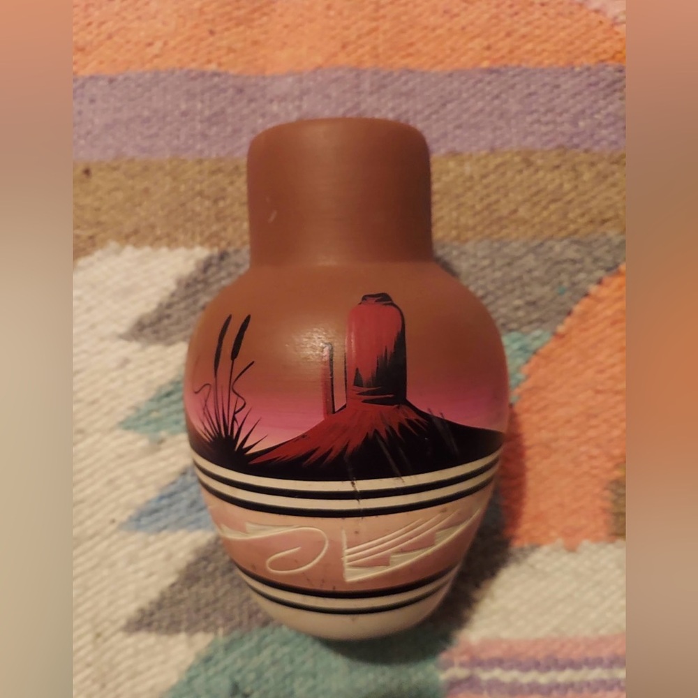 Navajo Native American Pottery 8" Vase, End Of Trail Design